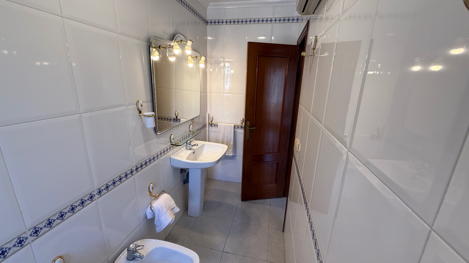 For sale - 4 Bedroom 2 Bathroom Villa in Orihuela - Inland  - Alicante