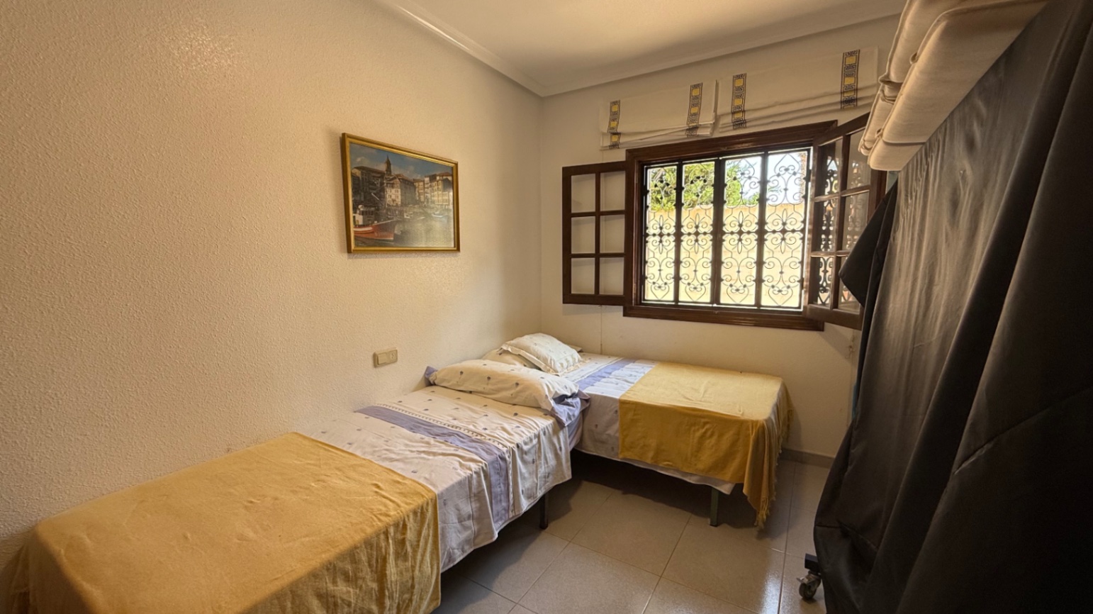 For sale - 4 Bedroom 2 Bathroom Villa in Orihuela - Inland  - Alicante