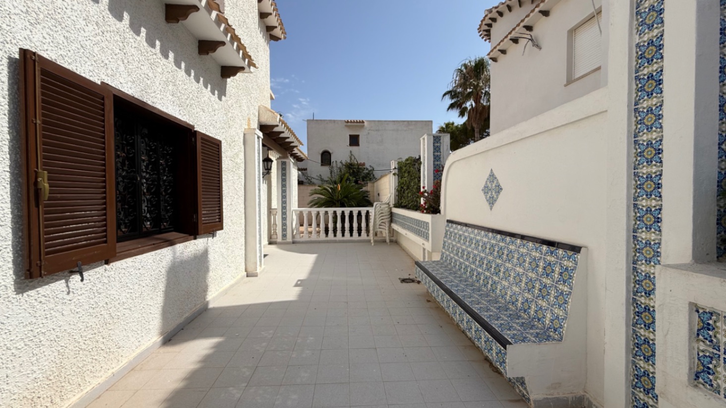 For sale - 4 Bedroom 2 Bathroom Villa in Orihuela - Inland  - Alicante