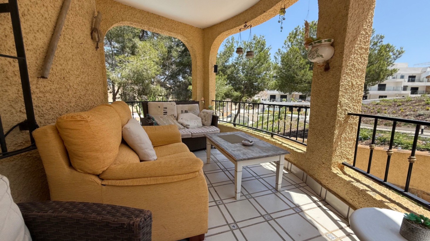 For sale - 6 Bedroom 3 Bathroom Villa in Orihuela - Inland  - Alicante