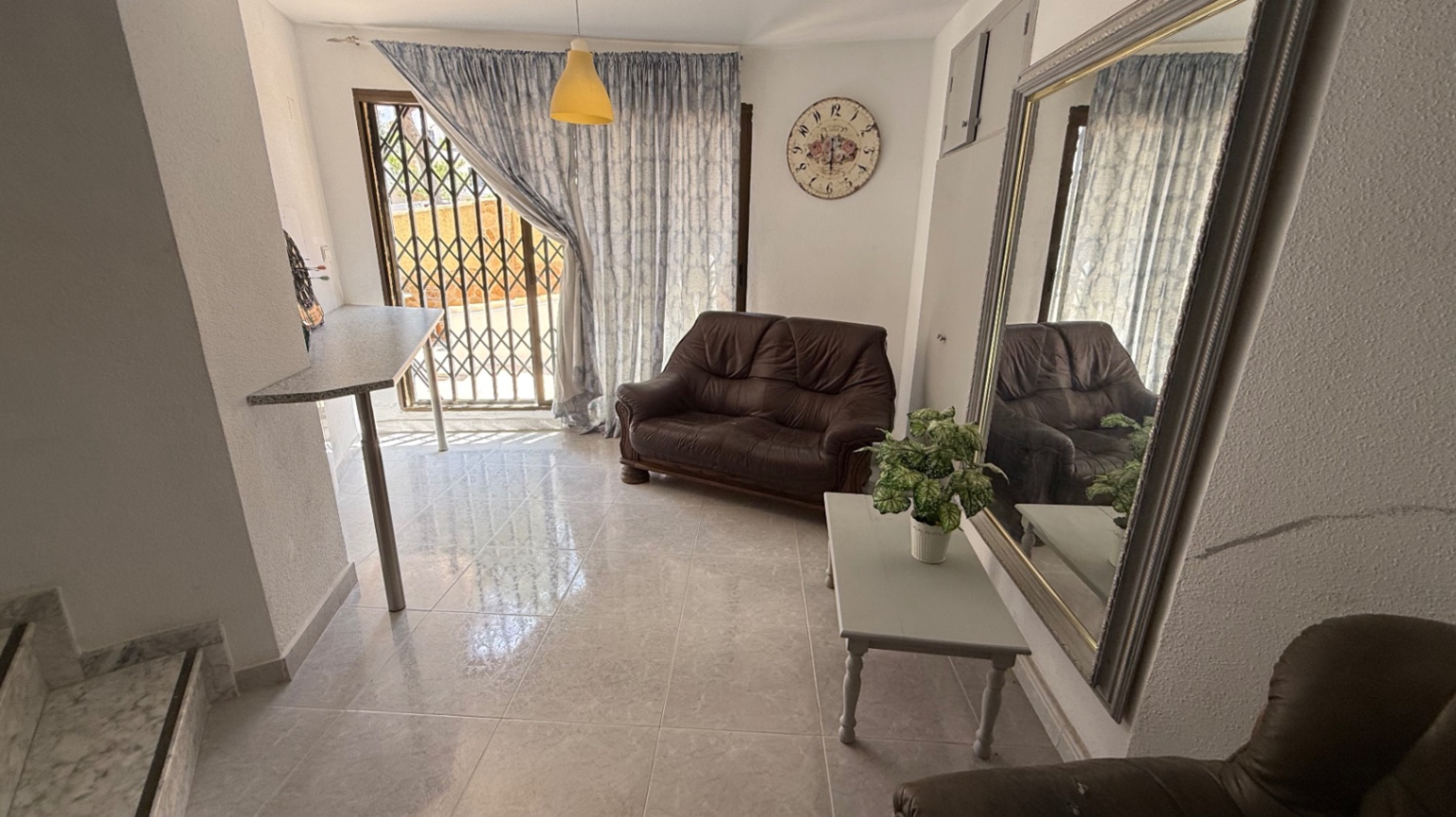 For sale - 6 Bedroom 3 Bathroom Villa in Orihuela - Inland  - Alicante