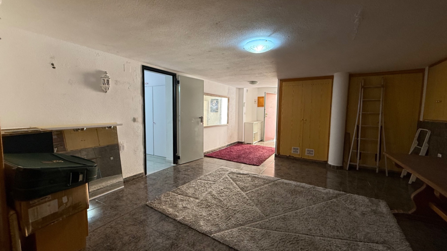 For sale - 6 Bedroom 3 Bathroom Villa in Orihuela - Inland  - Alicante
