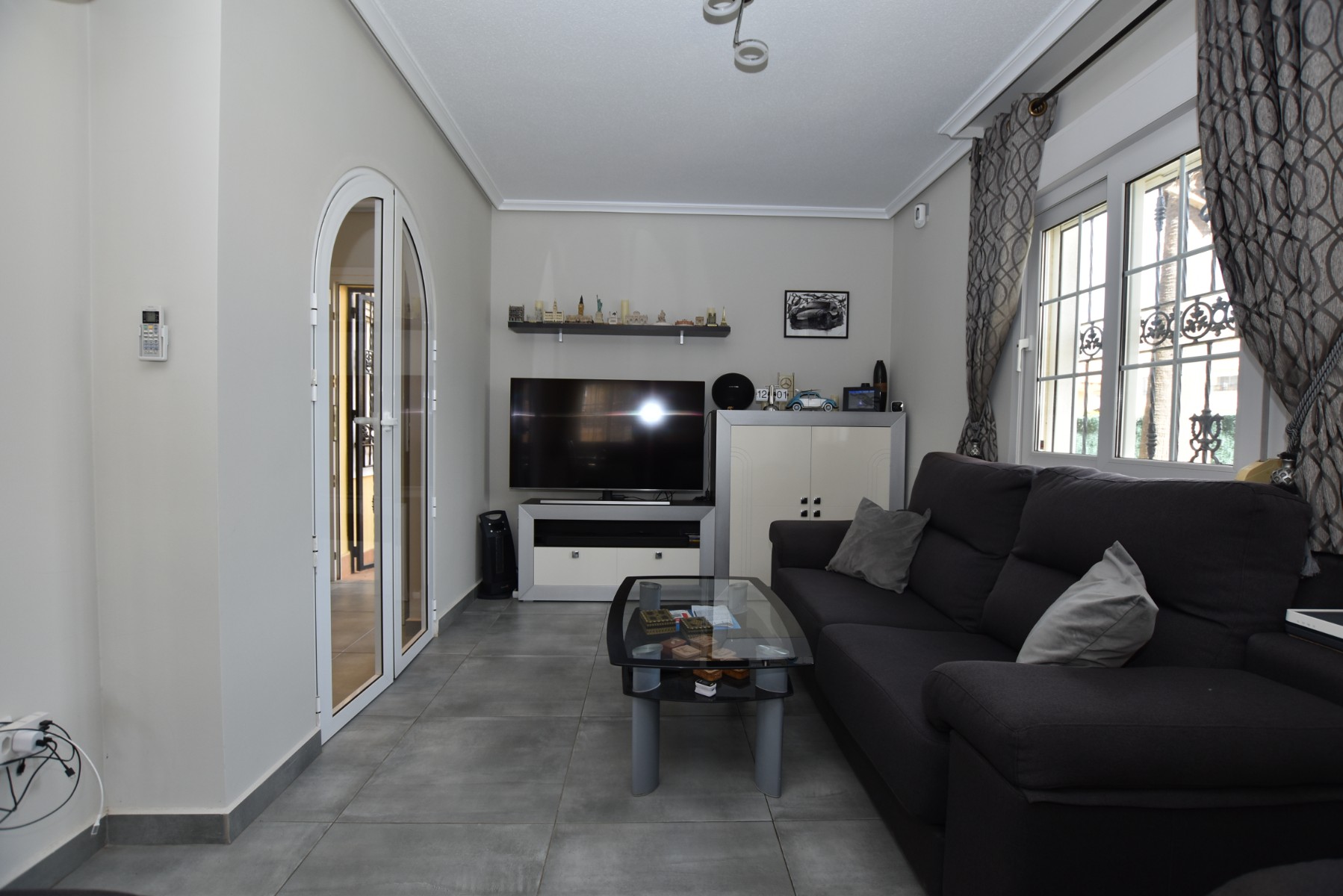 For sale - 3 Bedroom 2 Bathroom Villa in Villamartin - Los Dolses  - Alicante