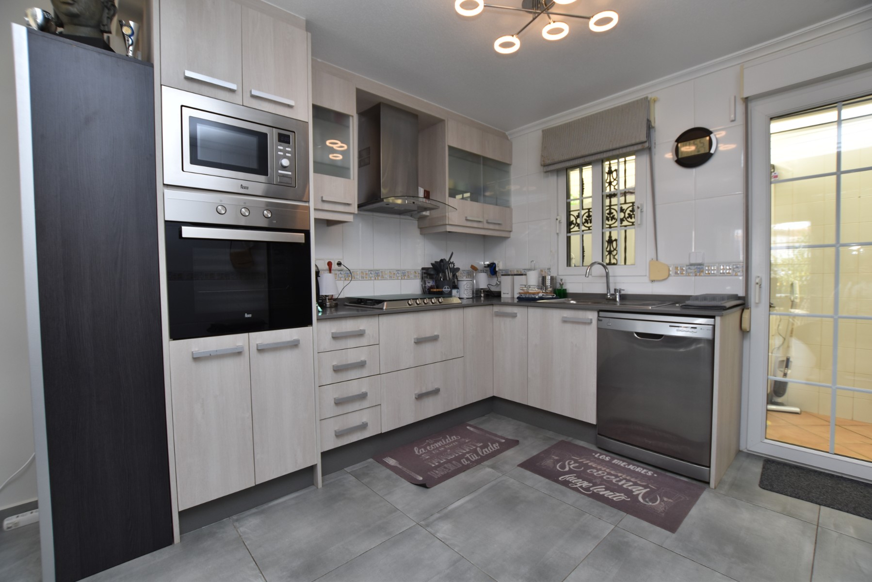 For sale - 3 Bedroom 2 Bathroom Villa in Villamartin - Los Dolses  - Alicante