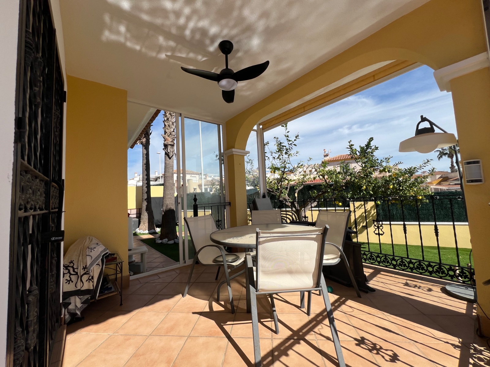 For sale - 3 Bedroom 2 Bathroom Villa in Villamartin - Los Dolses  - Alicante