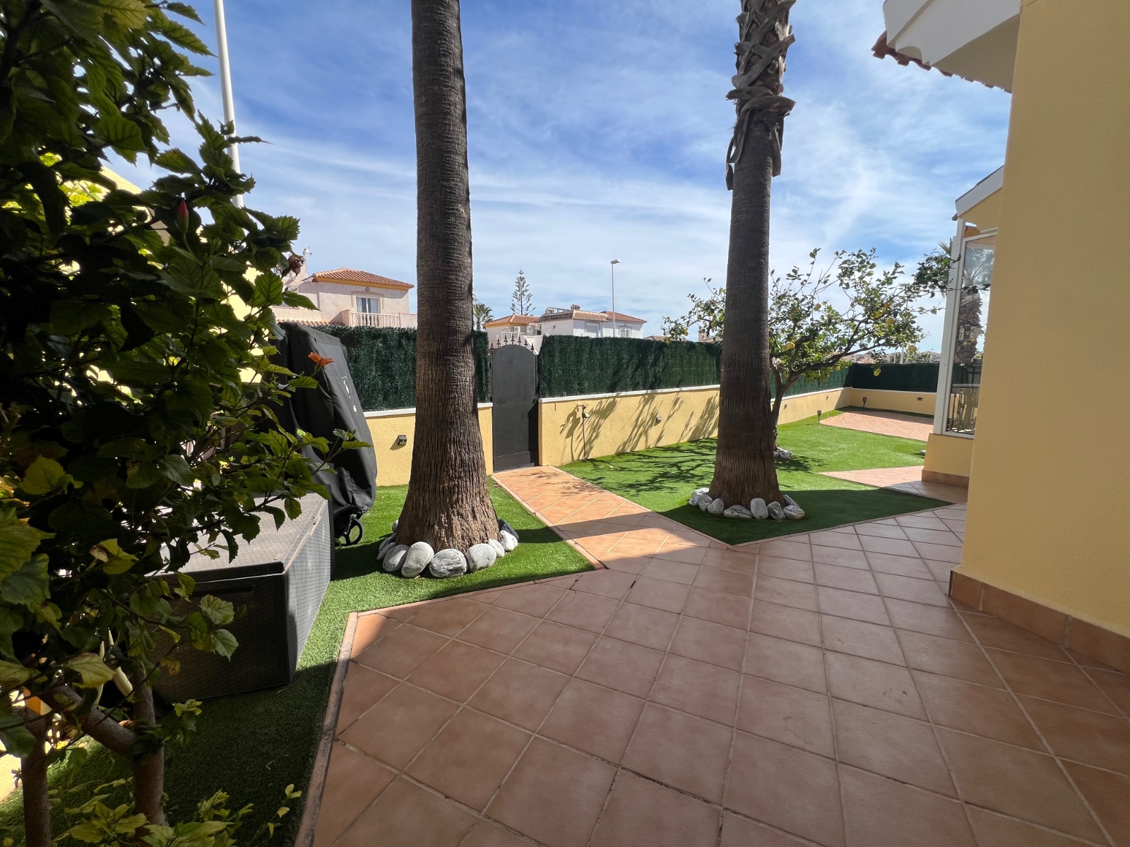 For sale - 3 Bedroom 2 Bathroom Villa in Villamartin - Los Dolses  - Alicante