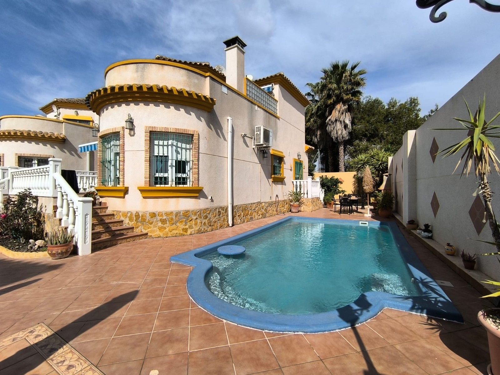 For sale - 3 Bedroom 2 Bathroom Villa in El Raso - Costa Blanca  - Alicante
