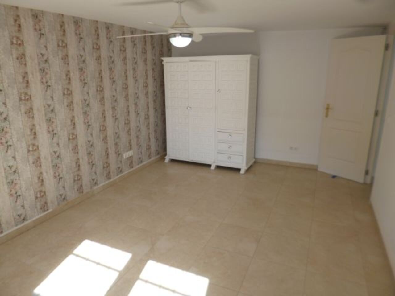 For sale - 5 Bedroom 4 Bathroom Villa in Villamartin - Costa Blanca  - Alicante