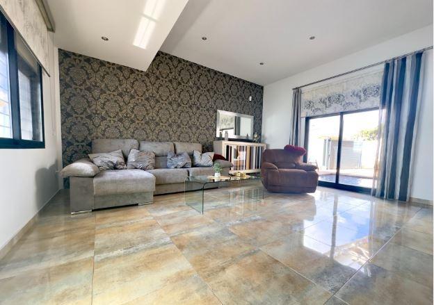 For sale - 4 Bedroom 2 Bathroom Villa in Pilar de La Horadada - Torre de la Horadada  - Alicante