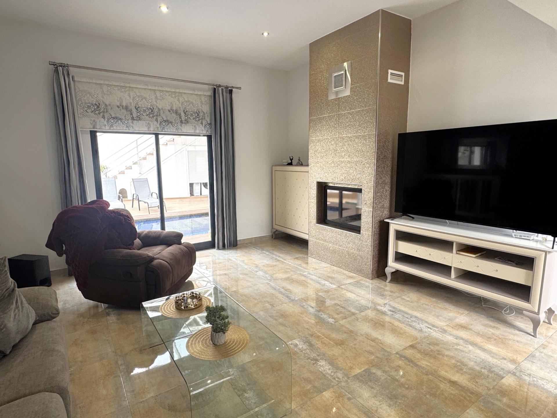 For sale - 4 Bedroom 2 Bathroom Villa in Pilar de La Horadada - Torre de la Horadada  - Alicante