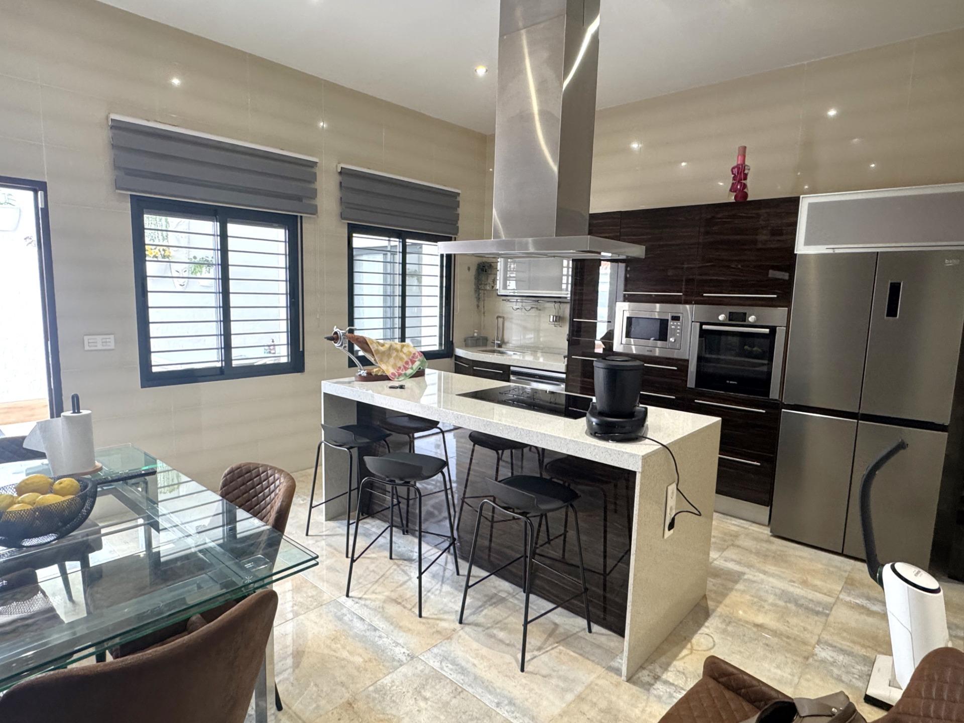 For sale - 4 Bedroom 2 Bathroom Villa in Pilar de La Horadada - Torre de la Horadada  - Alicante