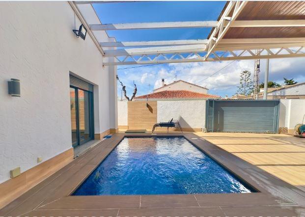 For sale - 4 Bedroom 2 Bathroom Villa in Pilar de La Horadada - Torre de la Horadada  - Alicante