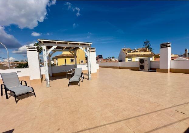 For sale - 4 Bedroom 2 Bathroom Villa in Pilar de La Horadada - Torre de la Horadada  - Alicante