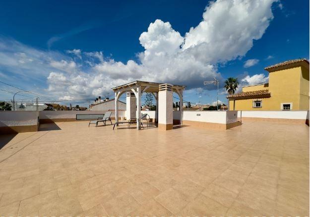 For sale - 4 Bedroom 2 Bathroom Villa in Pilar de La Horadada - Torre de la Horadada  - Alicante