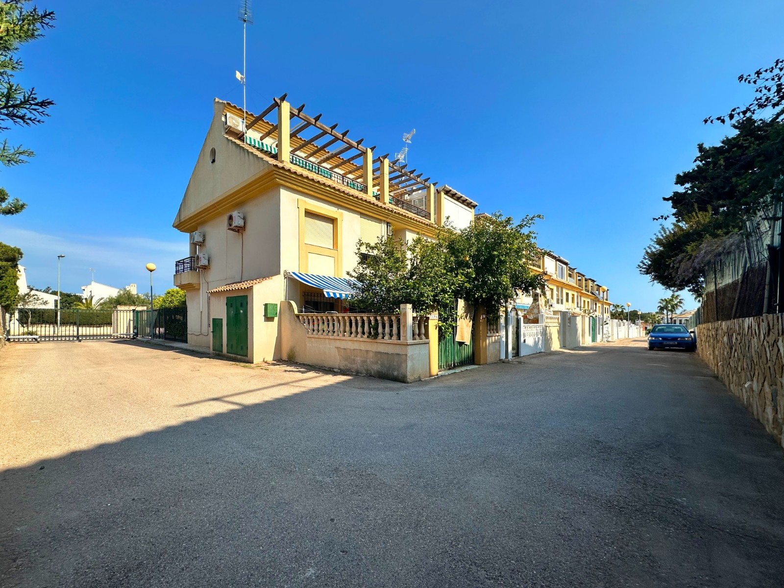 For sale - 3 Bedroom 2 Bathroom Town House in Orihuela Costa - Costa Blanca  - Alicante