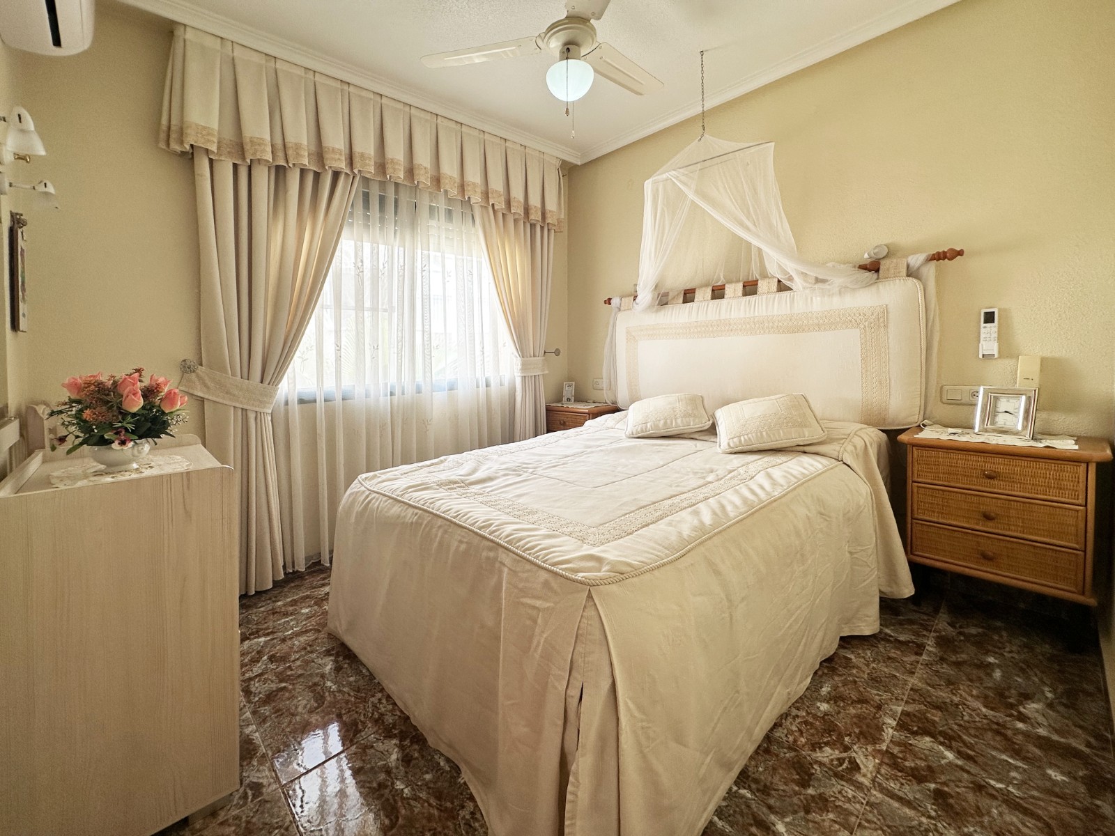 For sale - 3 Bedroom 2 Bathroom Town House in Orihuela Costa - Costa Blanca  - Alicante