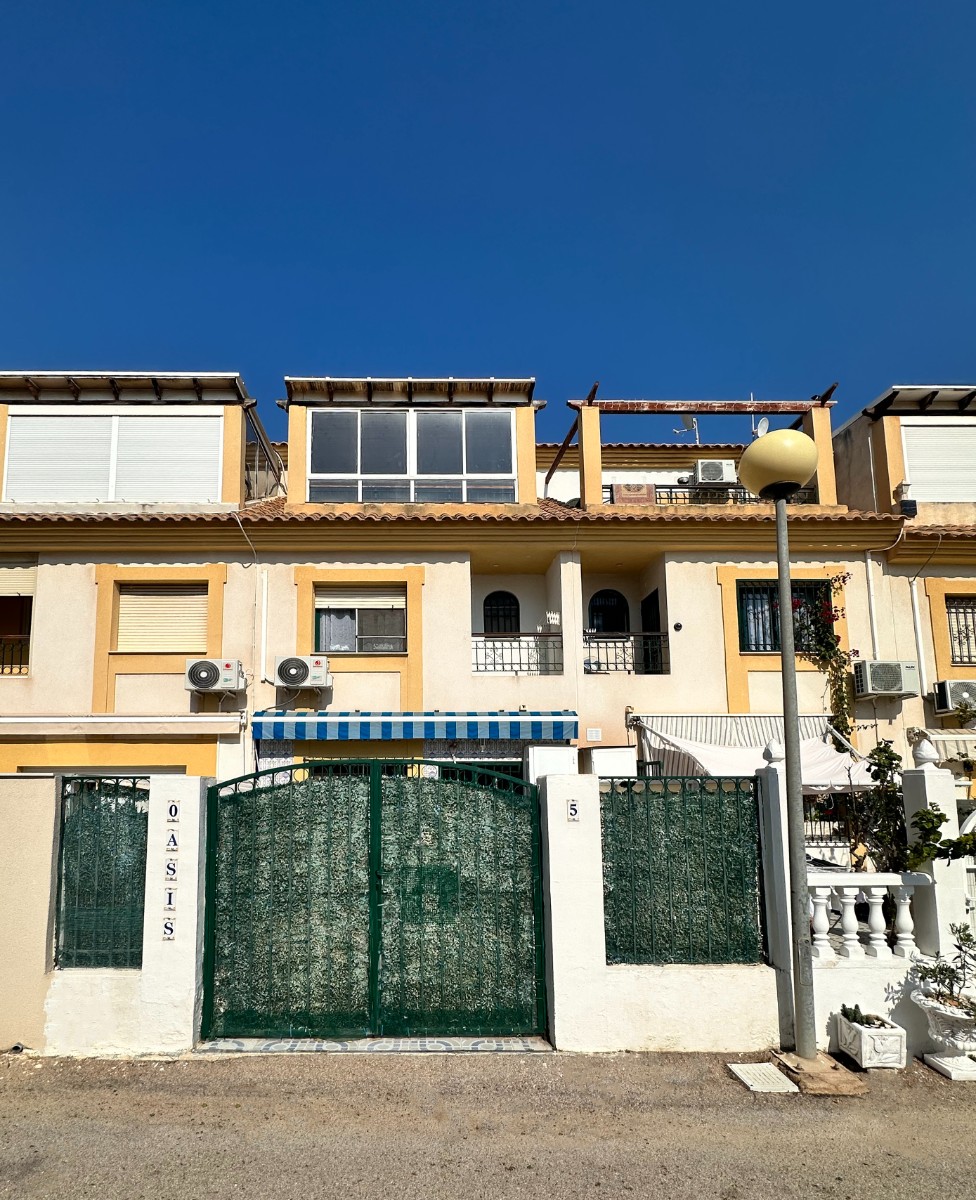 For sale - 3 Bedroom 2 Bathroom Town House in Orihuela Costa - Costa Blanca  - Alicante