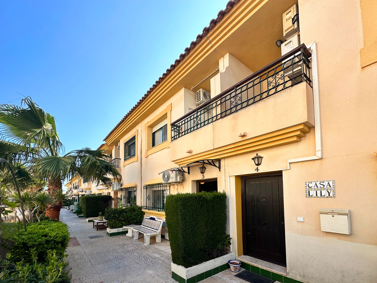 For sale - 3 Bedroom 2 Bathroom Town House in Orihuela Costa - Costa Blanca  - Alicante