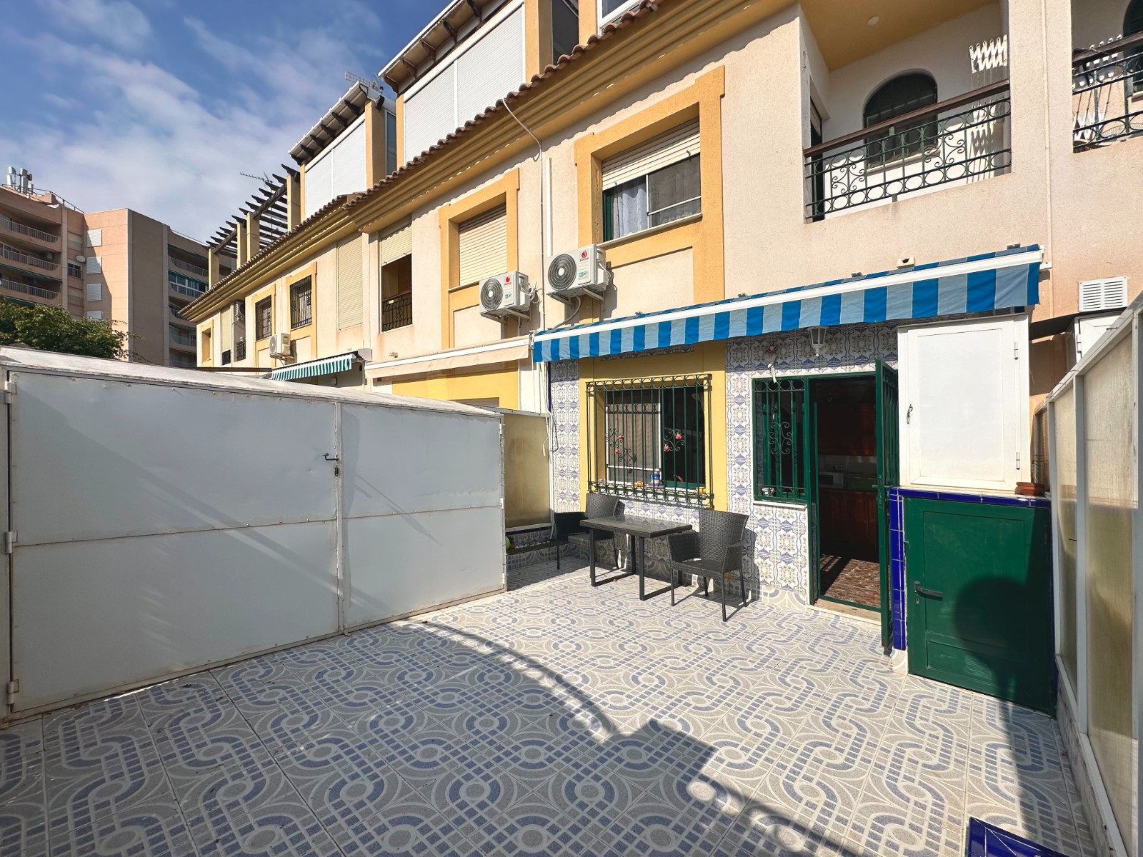 For sale - 3 Bedroom 2 Bathroom Town House in Orihuela Costa - Costa Blanca  - Alicante