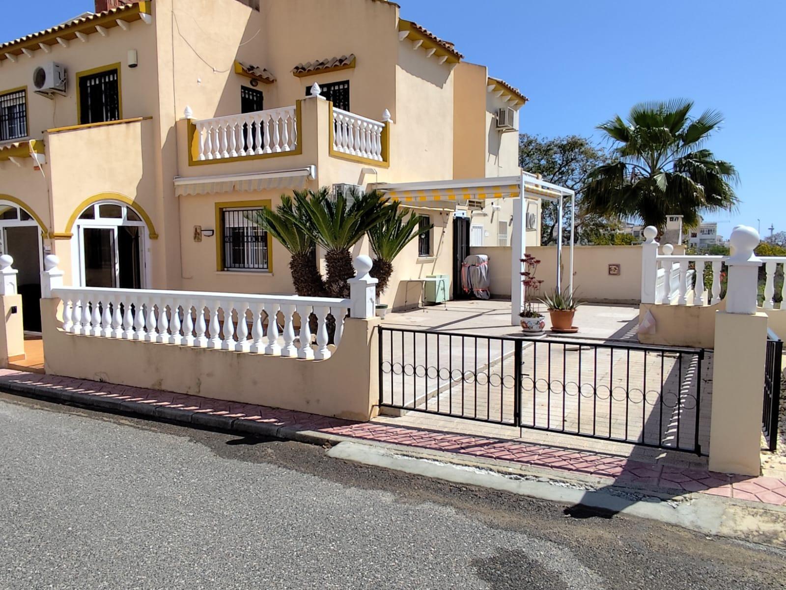 For sale - 2 Bedroom 2 Bathroom Bungalow in Orihuela - Urbanización Perla Del Mar  - Alicante