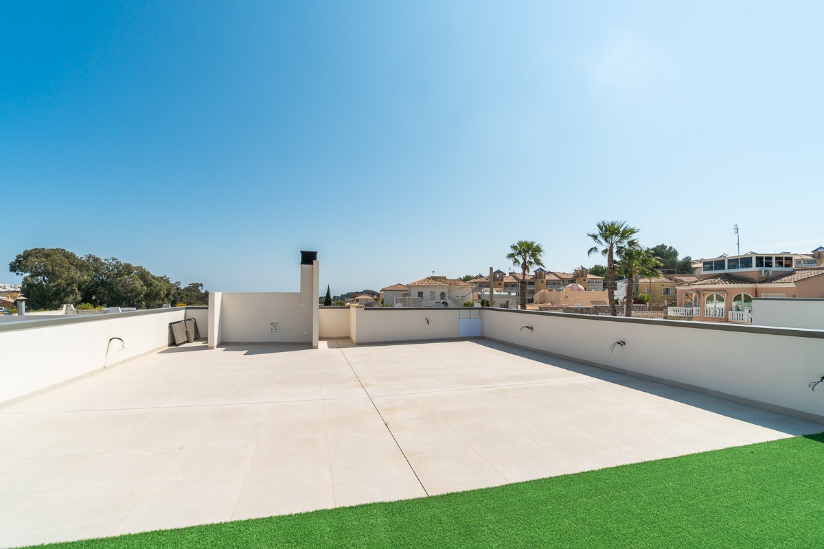 For sale - 3 Bedroom 2 Bathroom Villa in Villamartin - Costa Blanca  - Alicante