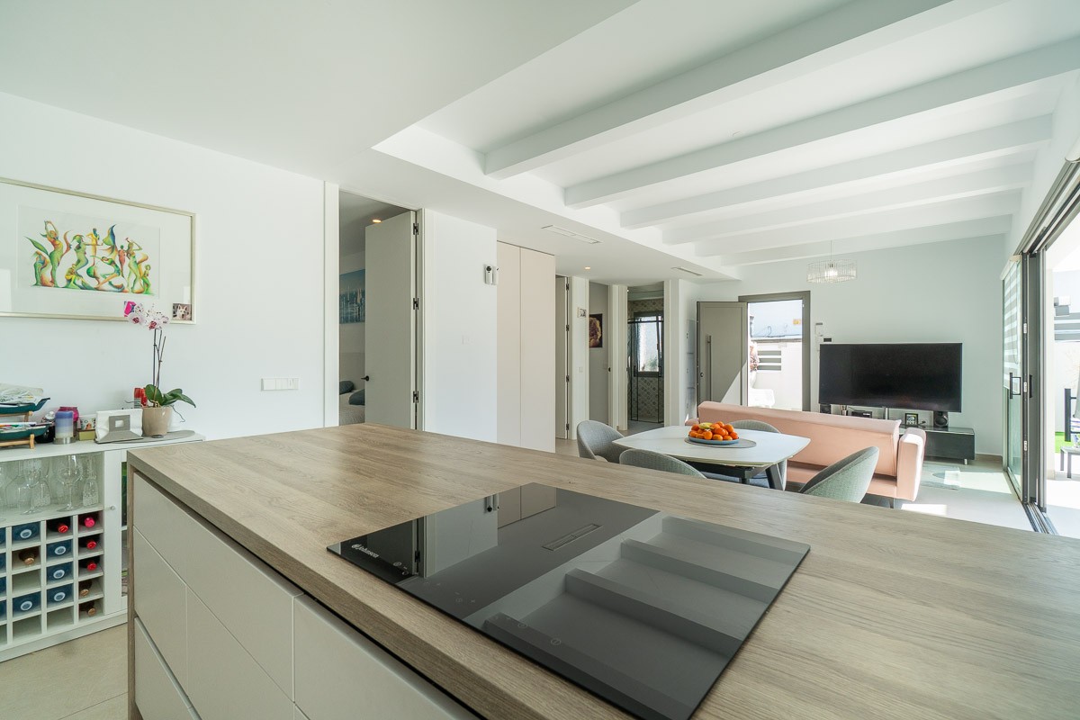 For sale - 3 Bedroom 2 Bathroom Villa in Villamartin - Costa Blanca  - Alicante