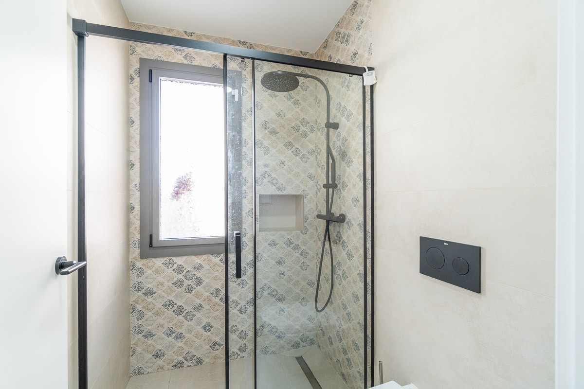 For sale - 3 Bedroom 2 Bathroom Villa in Villamartin - Costa Blanca  - Alicante