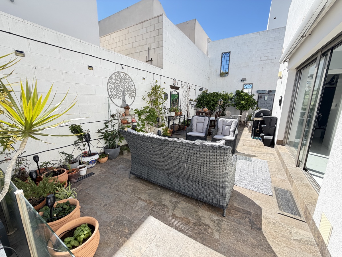 For sale - 3 Bedroom 2 Bathroom Villa in Villamartin - , Villamartin, Alicante, Spain - Alicante