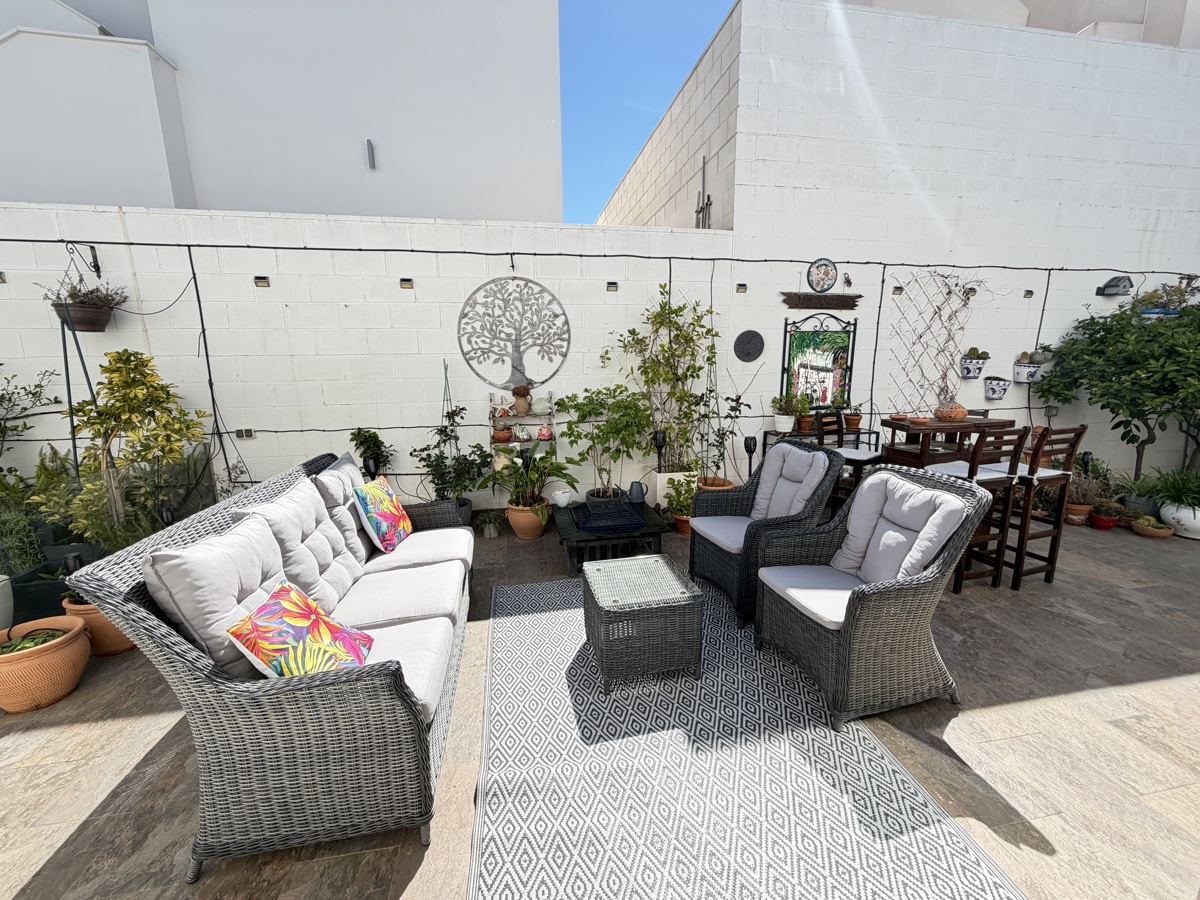 For sale - 3 Bedroom 2 Bathroom Villa in Villamartin - , Villamartin, Alicante, Spain - Alicante