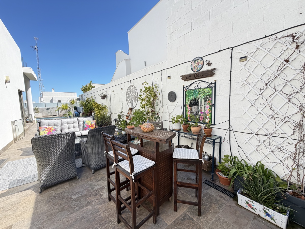 For sale - 3 Bedroom 2 Bathroom Villa in Villamartin - , Villamartin, Alicante, Spain - Alicante