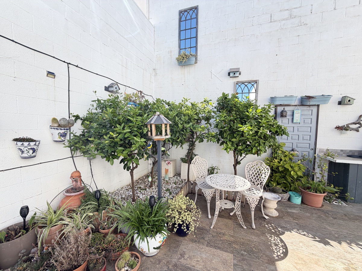 For sale - 3 Bedroom 2 Bathroom Villa in Villamartin - , Villamartin, Alicante, Spain - Alicante