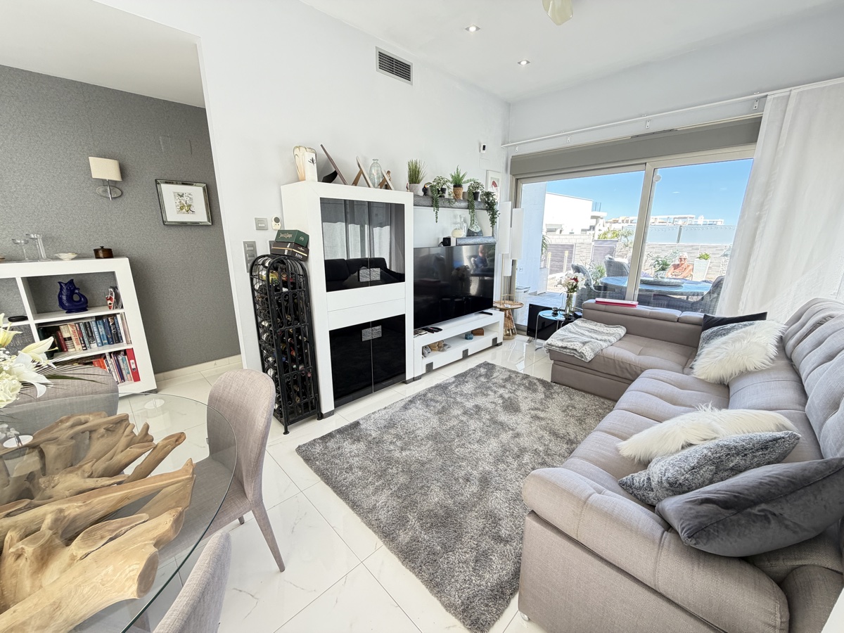 For sale - 3 Bedroom 2 Bathroom Villa in Villamartin - , Villamartin, Alicante, Spain - Alicante