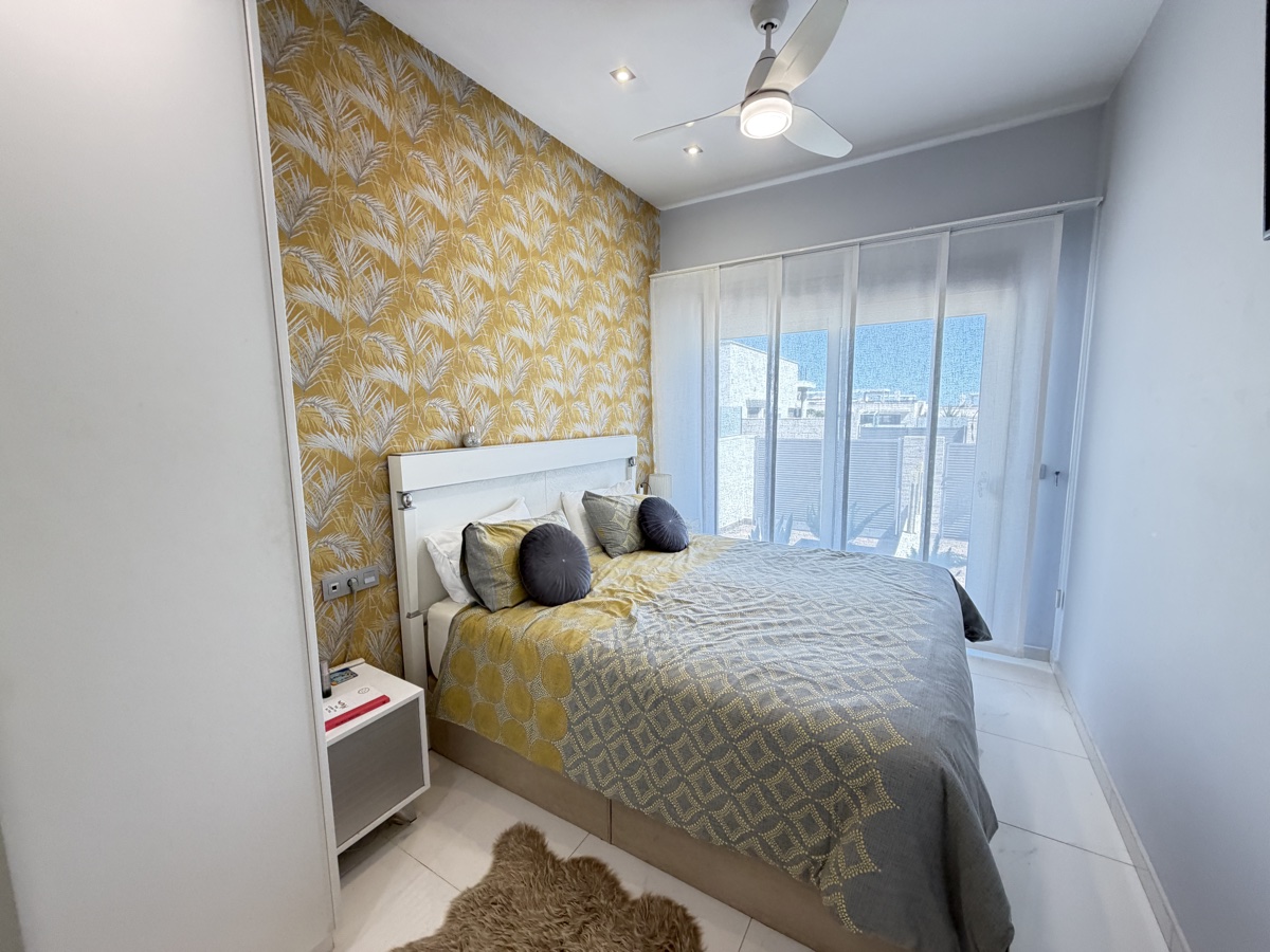 For sale - 3 Bedroom 2 Bathroom Villa in Villamartin - , Villamartin, Alicante, Spain - Alicante