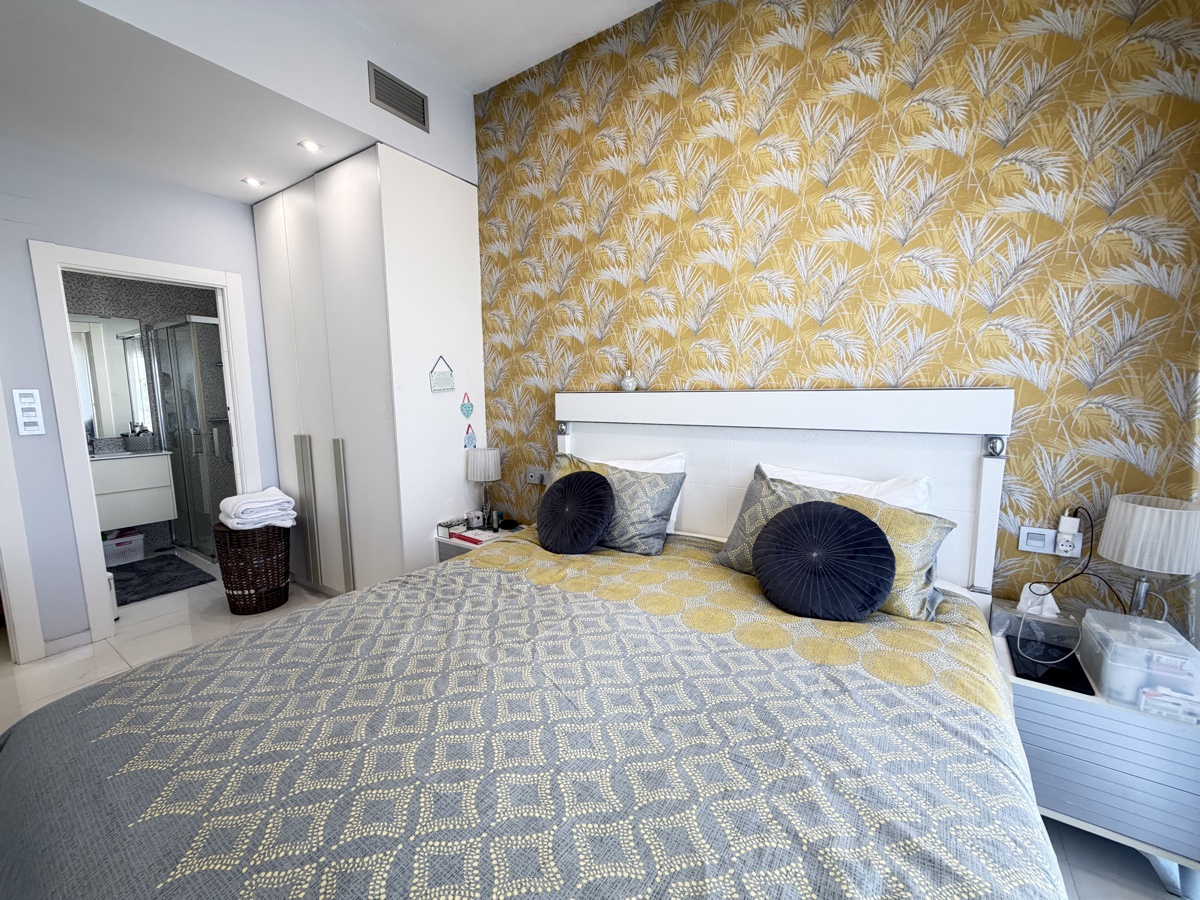 For sale - 3 Bedroom 2 Bathroom Villa in Villamartin - , Villamartin, Alicante, Spain - Alicante