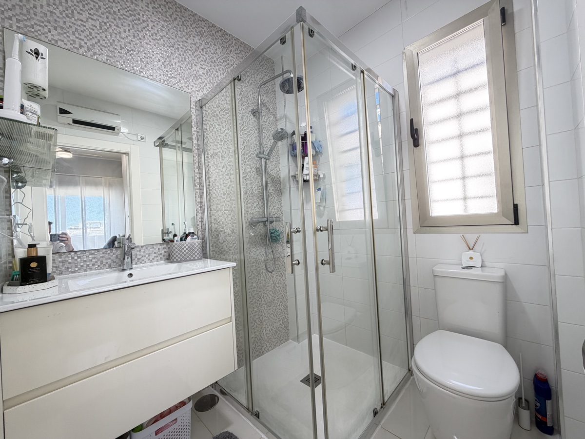 For sale - 3 Bedroom 2 Bathroom Villa in Villamartin - , Villamartin, Alicante, Spain - Alicante