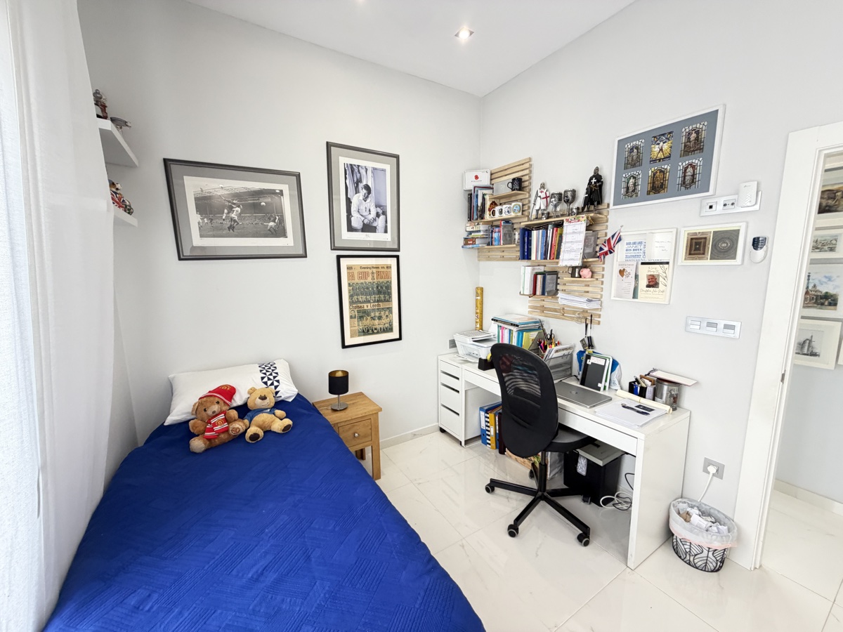 For sale - 3 Bedroom 2 Bathroom Villa in Villamartin - , Villamartin, Alicante, Spain - Alicante