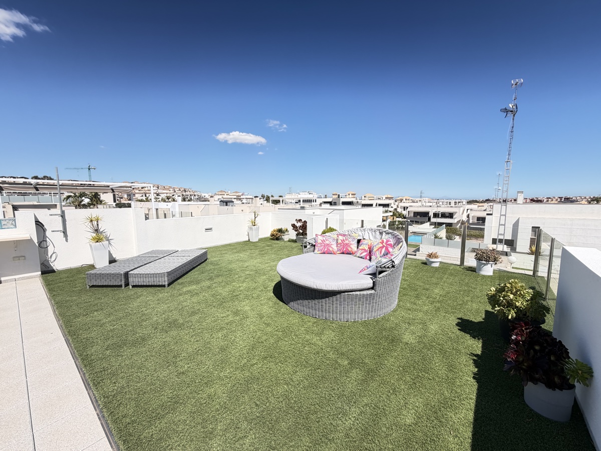 For sale - 3 Bedroom 2 Bathroom Villa in Villamartin - , Villamartin, Alicante, Spain - Alicante