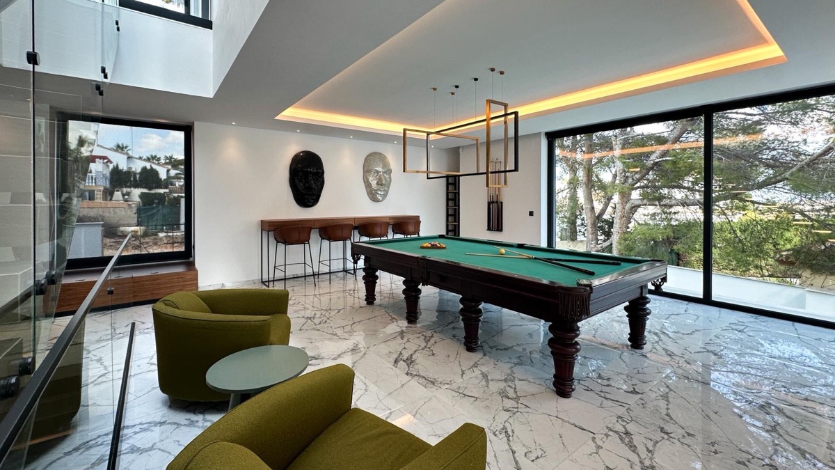 For sale - 4 Bedroom 6 Bathroom Villa in Villamartin - , Villamartin, Alicante, Spain - Alicante