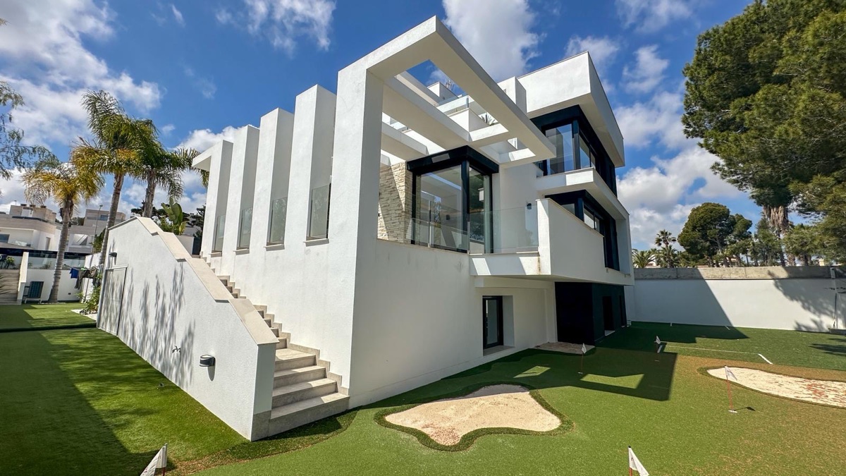 For sale - 4 Bedroom 6 Bathroom Villa in Villamartin - , Villamartin, Alicante, Spain - Alicante