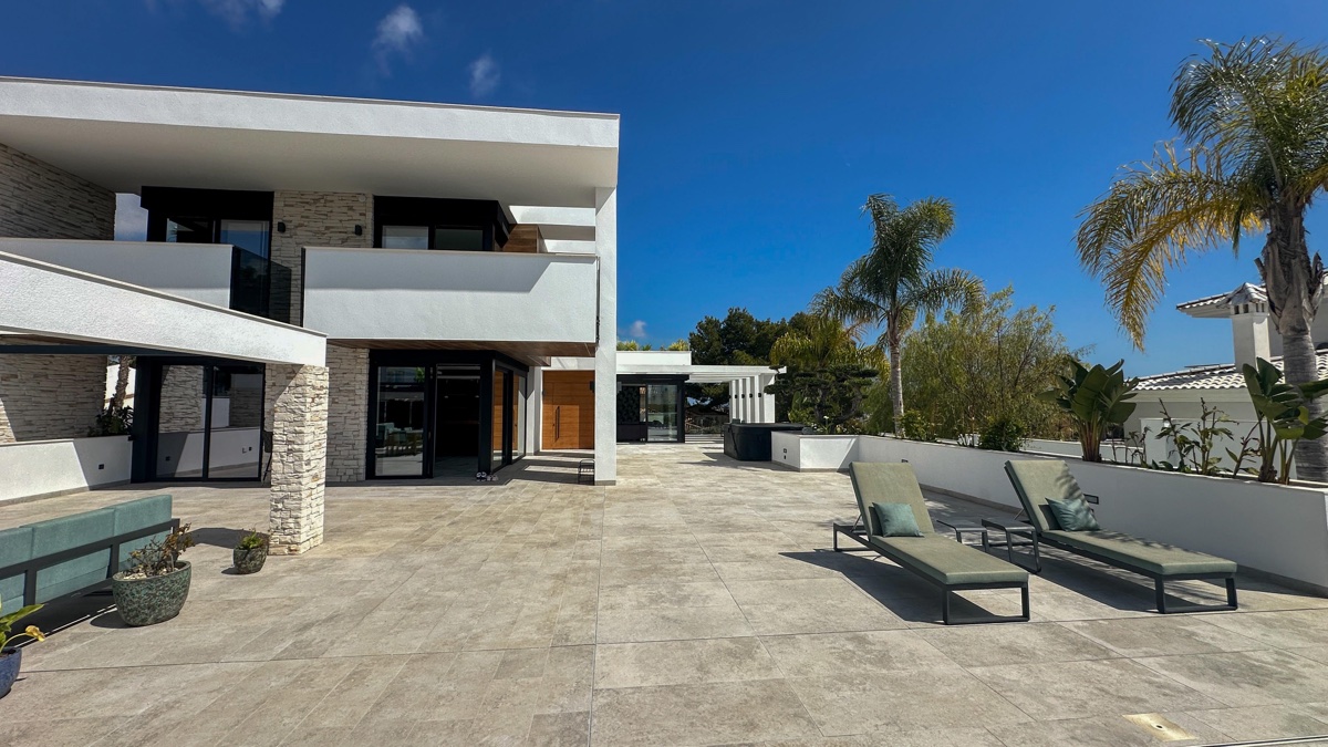 For sale - 4 Bedroom 6 Bathroom Villa in Villamartin - , Villamartin, Alicante, Spain - Alicante