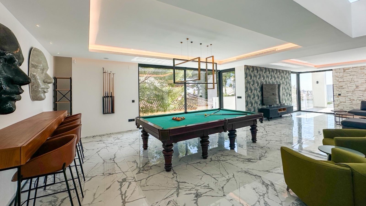 For sale - 4 Bedroom 6 Bathroom Villa in Villamartin - , Villamartin, Alicante, Spain - Alicante
