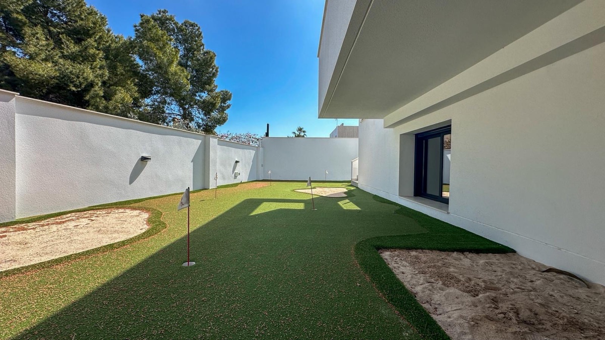 For sale - 4 Bedroom 6 Bathroom Villa in Villamartin - , Villamartin, Alicante, Spain - Alicante