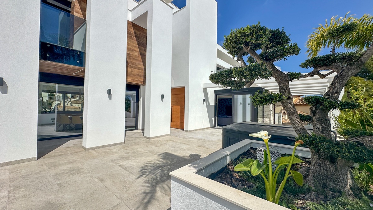 For sale - 4 Bedroom 6 Bathroom Villa in Villamartin - , Villamartin, Alicante, Spain - Alicante