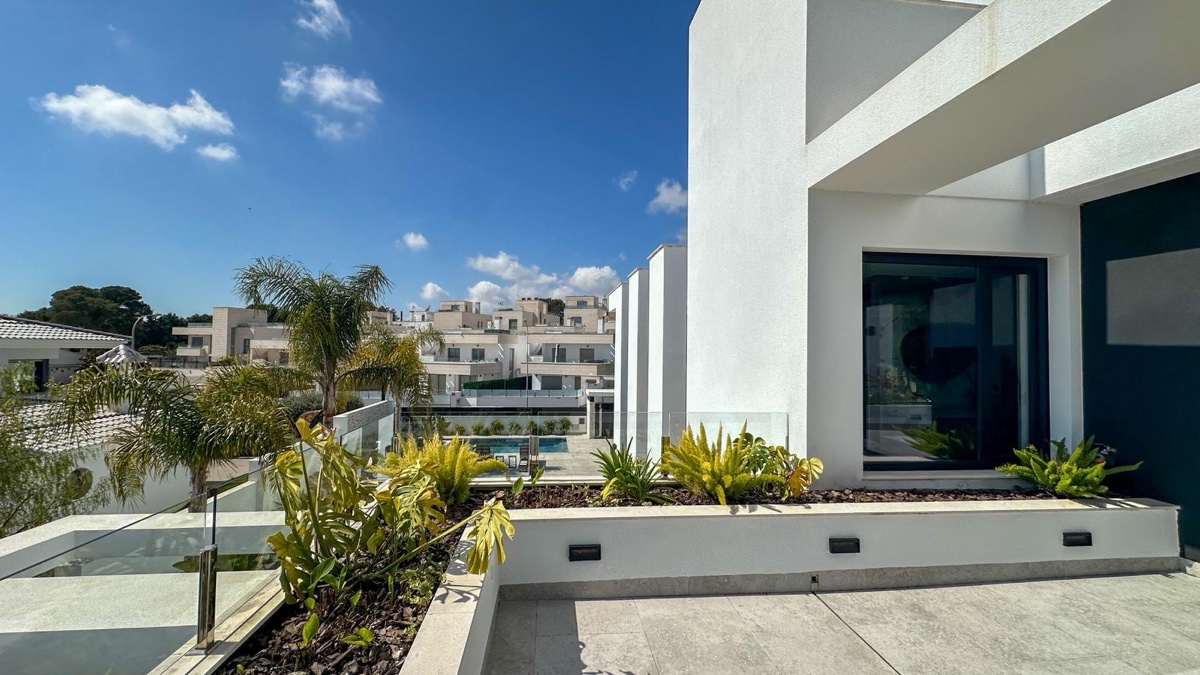 For sale - 4 Bedroom 6 Bathroom Villa in Villamartin - , Villamartin, Alicante, Spain - Alicante