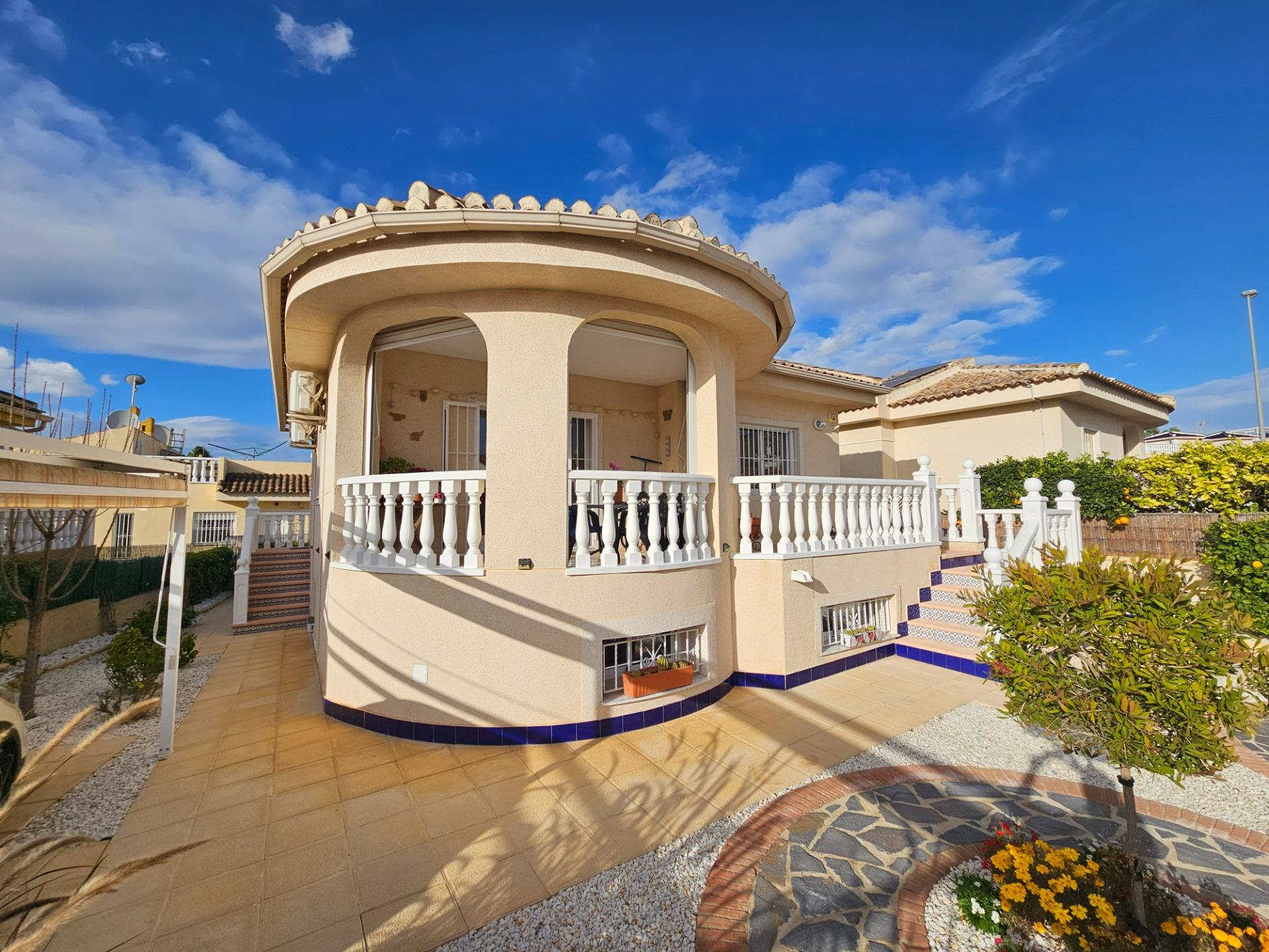 For sale - 3 Bedroom 2 Bathroom Villa in Benijofar - Benimar 3  - Alicante