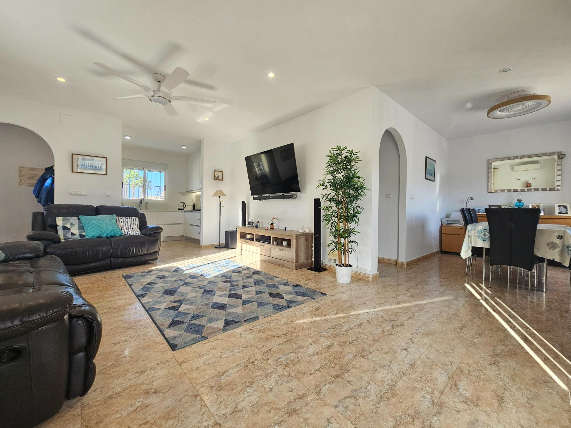 For sale - 3 Bedroom 2 Bathroom Villa in Benijofar - Benimar 3  - Alicante