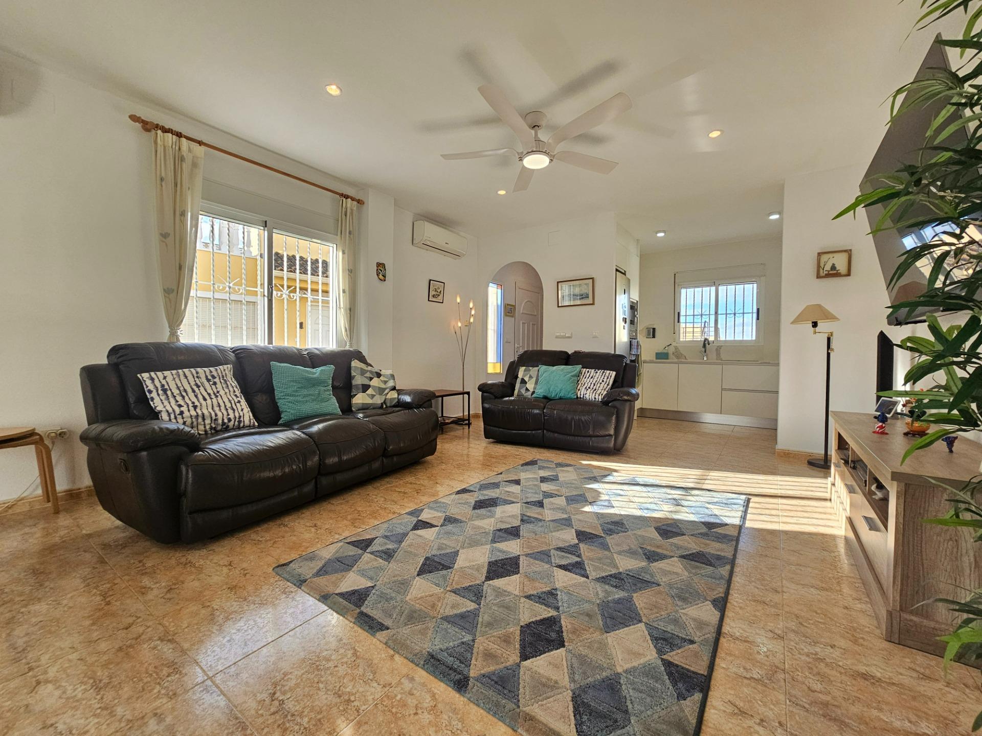 For sale - 3 Bedroom 2 Bathroom Villa in Benijofar - Benimar 3  - Alicante