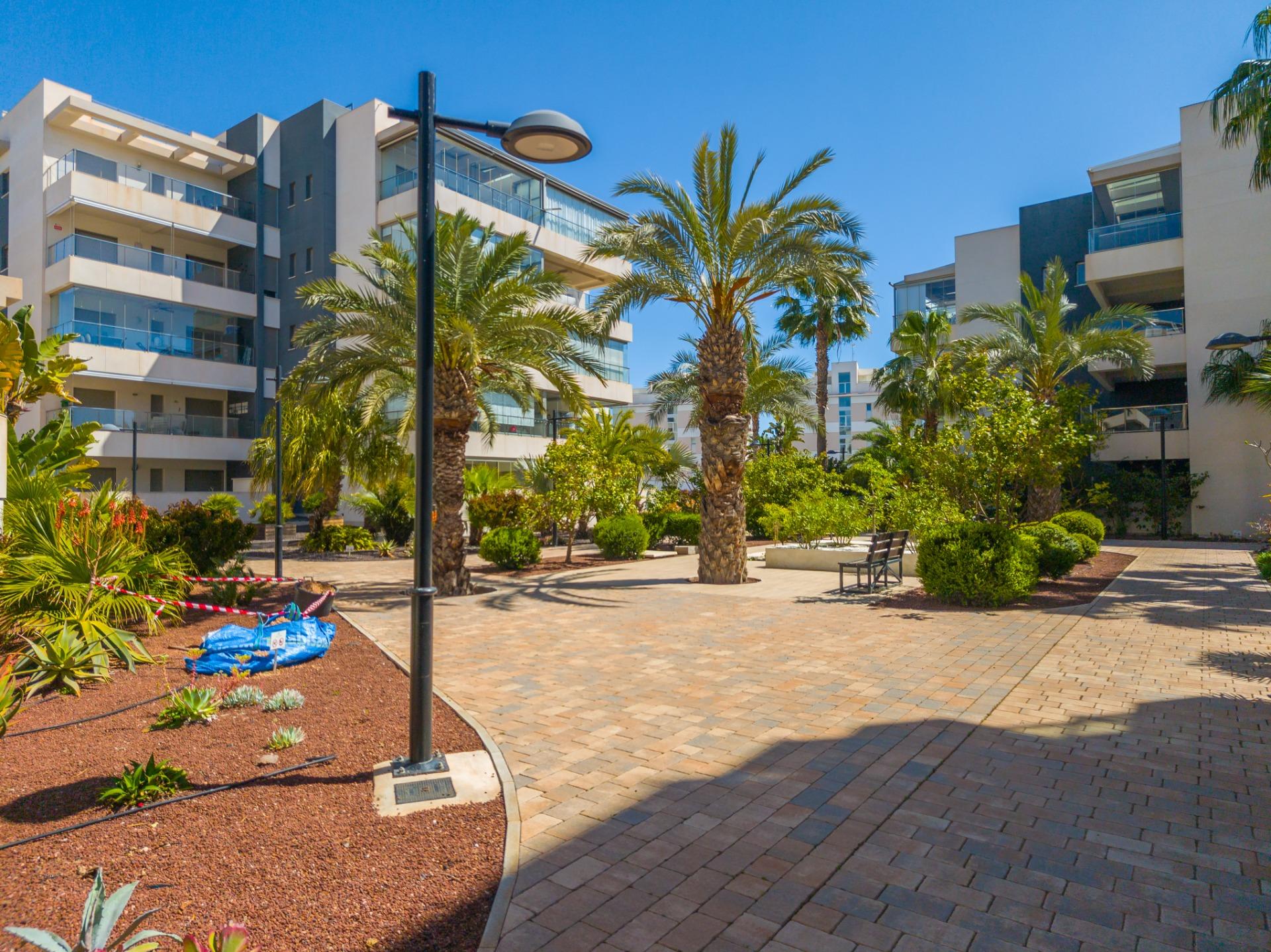 For sale - 3 Bedroom 2 Bathroom Apartment in Orihuela Costa - Los Dolses  - Alicante