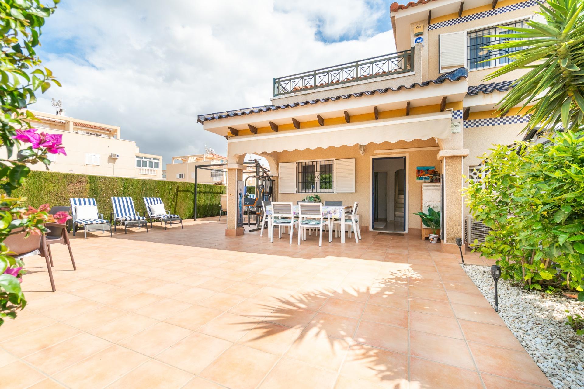 For sale - 3 Bedroom 2 Bathroom Town house in Playa Flamenca - Zeniamar-Horizonte-La Campana  - Alicante