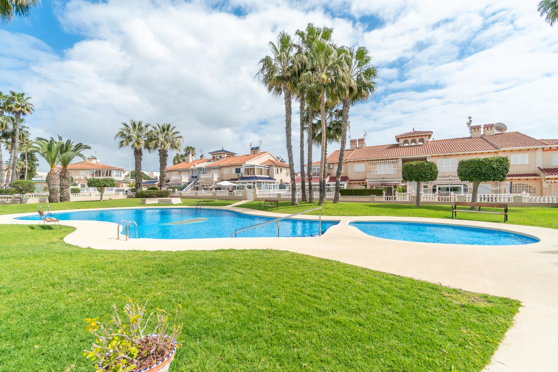 For sale - 3 Bedroom 2 Bathroom Town house in Playa Flamenca - Zeniamar-Horizonte-La Campana  - Alicante